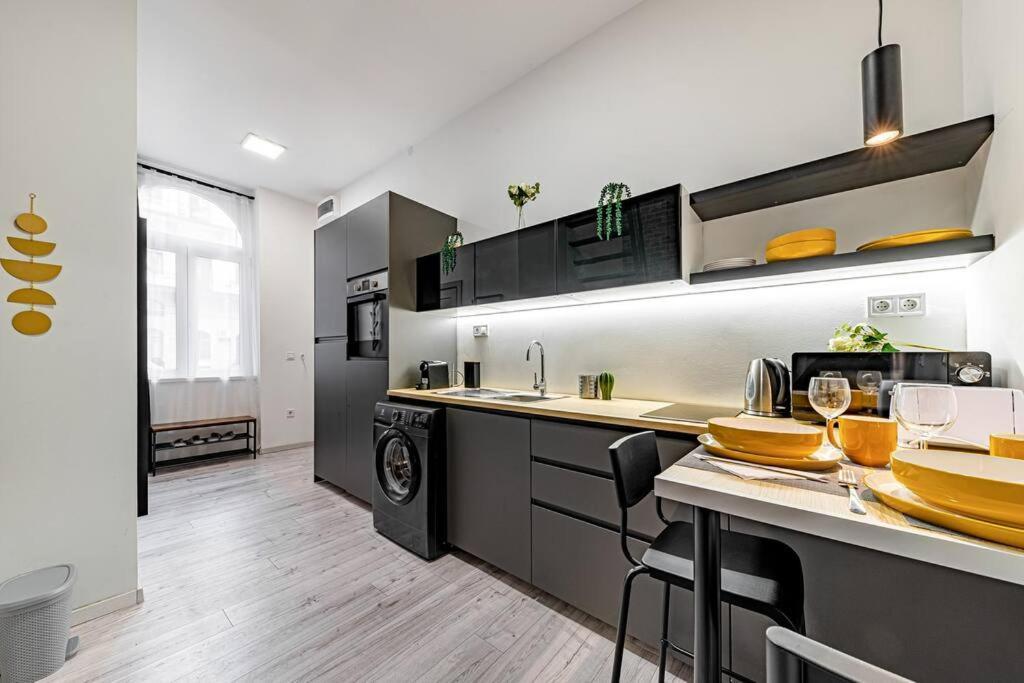 Appartement Chic Loft Bp: Industrial Gem à Budapest Extérieur photo